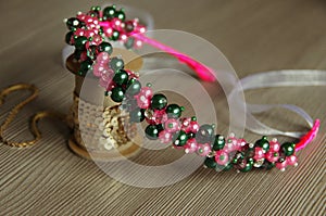 Headpiece of color beads