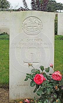 Headstone of unknown British WW1 soldier of Gloucestershire Regiment in military cemetery in France