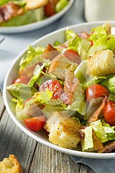 Healthy BLT Salad with Croutons