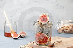 Chia pudding with figs