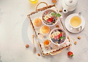 Salutare colazione porridge un fresco frutti di bosco 