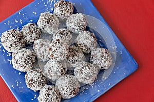 Healthy Chocolate Coconut Energy Balls