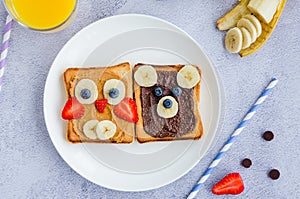 Healthy funny face sandwiches for kids. Animal faces toast with peanut and hazelnat chocolate butter