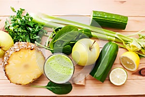 Healthy green detox juice