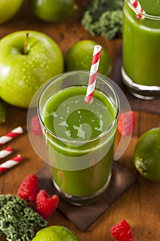 Healthy Green Vegetable and Fruit Smoothi Juice