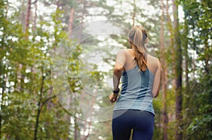 Saludable estilo de vida idoneidad Deportes una mujer correr próximamente en manana 