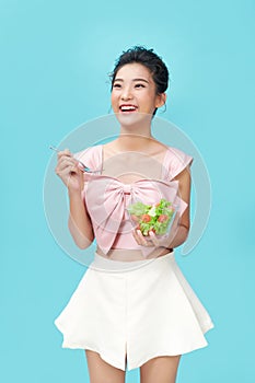 Healthy lifestyles, Asian women holding a salad bowl of fresh vegetables, Good and healthy organic food