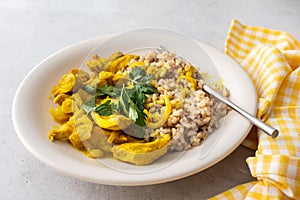 Healthy lunches with brown rice and chicken