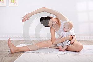 Salutare madre un un bambino creazione ginnastica 