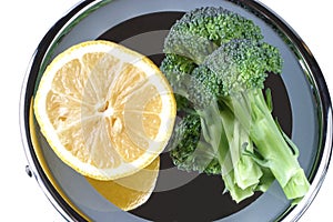 Healthy reflections 0523 Raw lemon & broccoli