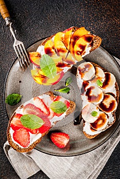 Healthy summer breakfast snack, Rye toast sandwiches with fruit