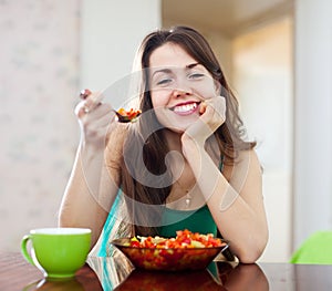 Healthy woman eating veggie salad
