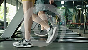 Healthy young people are exercising by walking on a treadmill.
