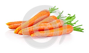 Montón de una zanahoria aislado sobre fondo blanco 