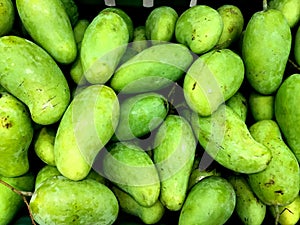 Heap of fresh green mangoes