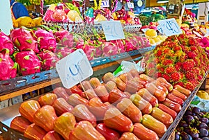 The heaps of rose-apples, rambutans and dragon fruits, Tanin Market, Chaing Mai, Thailand