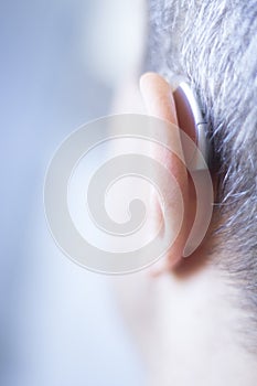 Sluch podpora v ucho 
