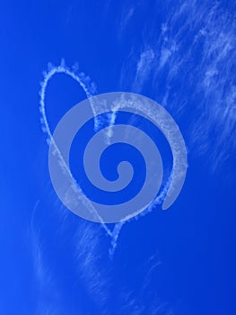 Heart blur in blue sky wallpaper