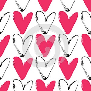 Heart grunge seamless pattern on white background. Hand drawn