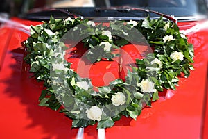 Heart, from ivy and white roses, on a red bonnet