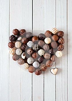 Srdce tvar vyrobený rôzny čokoláda hľuzovky 
