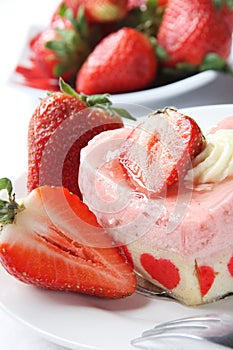 HEART SHAPED CAKE WITH STRAWBERRIES