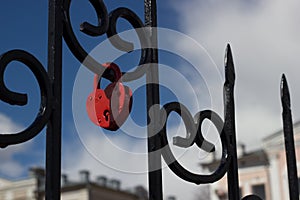 Heart-shaped padlock