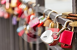 Heart-shaped padlock