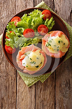 Hearty breakfast: poached eggs with salmon and hollandaise sauce