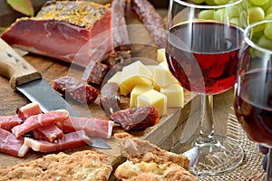 Hearty South Tyrolean snack with lokal wine