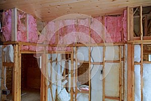 Heat isolation in a new house with mineral wool, home wood