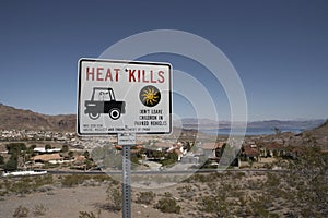 Heat Kills sign near lake Mead