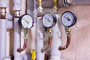 Heat metering : heat meters, meters of heat in the house. engine