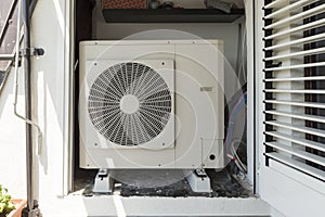 Heat pump air - water for heating a residential home