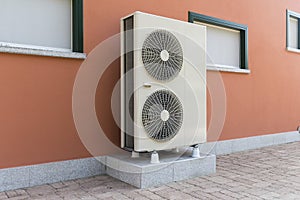 Heat pump air - water for heating a residential home