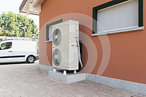 Heat pump air - water for heating a residential home