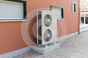 Heat pump air - water for heating a residential home