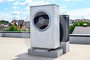 Heat pump for solar systems on the roof of the house