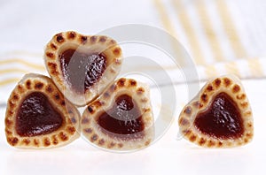 Heat shaped jam cookies