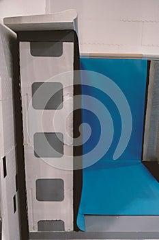 Heat and sound insulating sandwich panel for the home