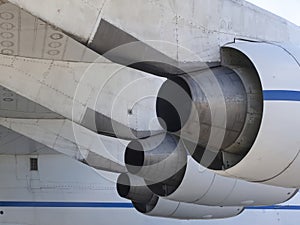 Heavy cargo aircraft jet engines