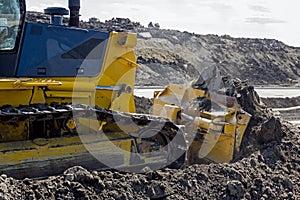 Heavy caterpillar construction machine