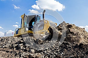 Heavy caterpillar construction machine