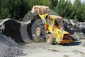 Heavy construction loader