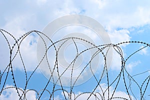 Heavy duty barbed wire