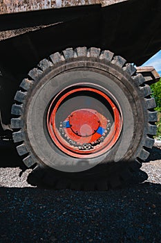 Heavy Duty Construction Mining Dump Truck Tire and Axle