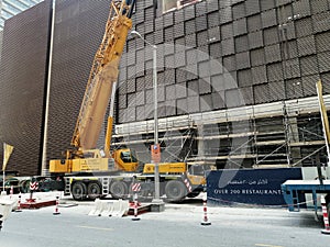 Heavy duty crain in front of construction site