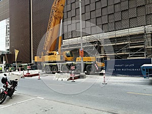 Heavy duty crain in front of construction site