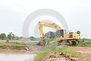 Heavy duty excavator