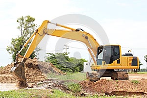 Heavy duty excavator
